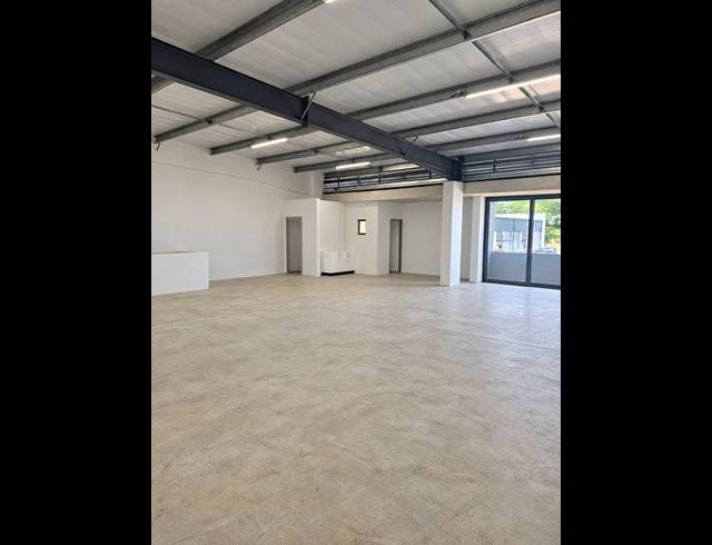 705M² WAREHOUSE TO LET IN BALLITO CENTRAL